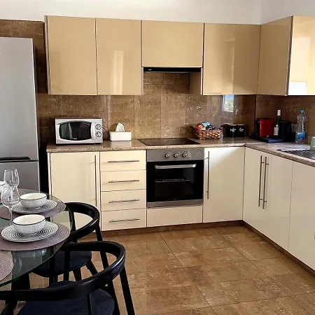 Actaion Blue 2br דירה *